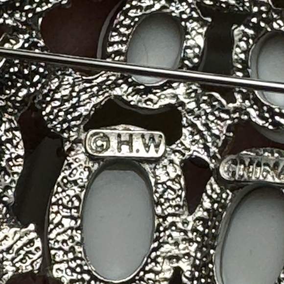 Black and White Large Costume Pear-Shaped Brooch/Pin/Pendant, Marked H. W China - Picture 8 of 8